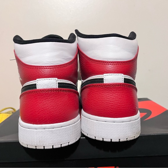 2019 Mens Nike Air Jordan 1 Mid White Chicago Red Black White Size 13 NDS - Picture 6 of 10